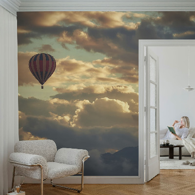 Självhäftande fototapet med motiv av en ballong bland molnen