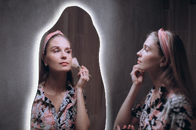 Oregelbundet formad spegel modern med LED-belysning