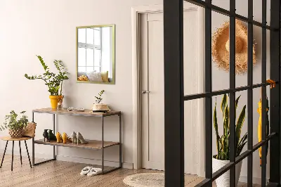 Stor spegel med guldram i elegant design