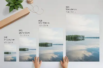 Väggaffisch i dekorativ design landskap med träd och reflekterande vattenspegel under en lugn himmel