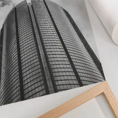Hållbar väggposter modern skyskrapa med symmetrisk elegans