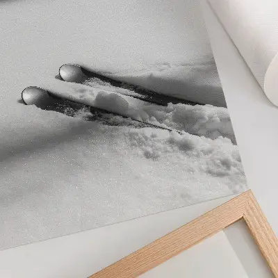 Dekorativ väggaffisch med minimalistiskt motiv av skuggor från vita och grå skidor