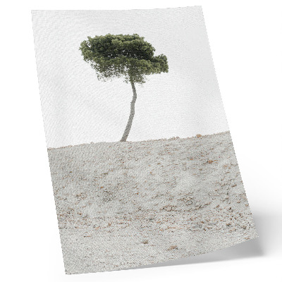 Poster Ensamt träd på en ljus bakgrund, minimalism