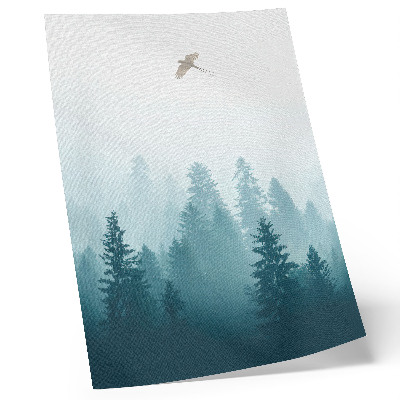 Hållbar väggposter Mild dimma skogsfågel högt ovanför träden