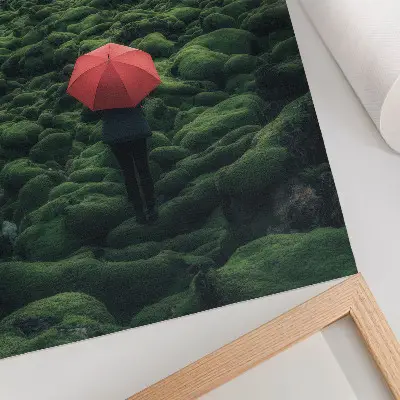 Poster dominerande grönska med en fridfull och mystisk aura i kontrast