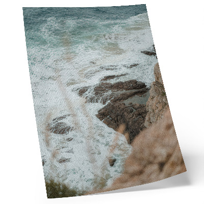 Affisch Havsvågor och en klippig strand i turkosa toner