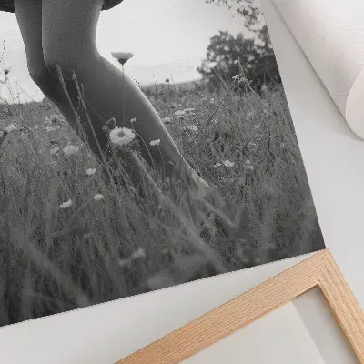 Poster svartvitt fotografi av en äng full av harmoni och fred
