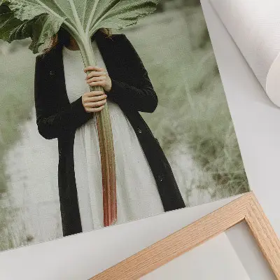 Hållbar väggposter med motiv av löv och figur