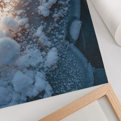 Hållbar väggposter Iskristaller i vita och blå toner för en vinteratmosfär