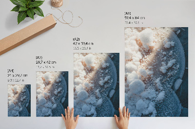 Hållbar väggposter Iskristaller i vita och blå toner för en vinteratmosfär