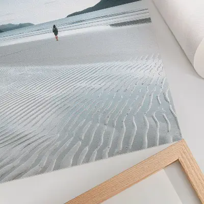 Väggaffisch strandmotiv med vågor och sand på morgonen