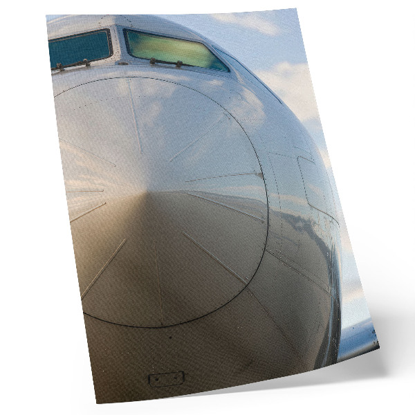 Affisch Närbild av ett elegant flygplan med metalliska detaljer