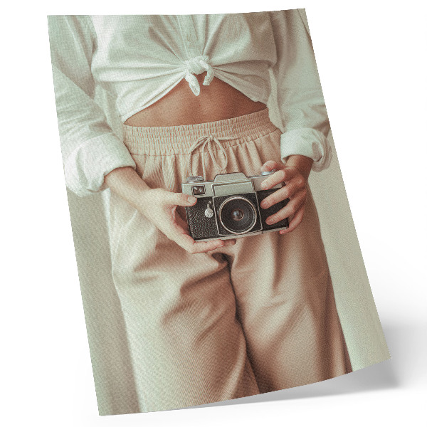 Affisch Person retro kamera ljust tyg elegans