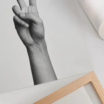 Svartvit väggposter med fredstecken minimalistisk och elegant design
