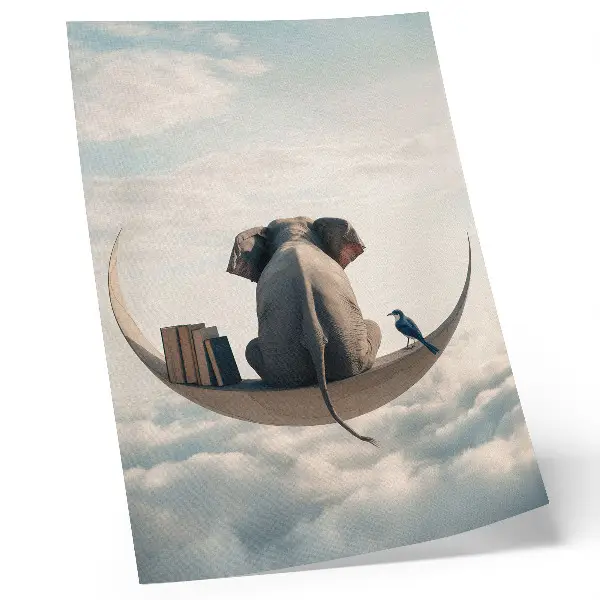 Hållbar väggposter med motiv av en elefant på en halvmåne bland böcker och moln