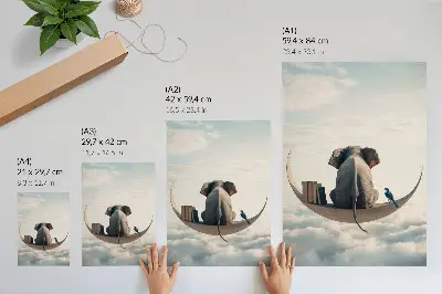 Hållbar väggposter med motiv av en elefant på en halvmåne bland böcker och moln