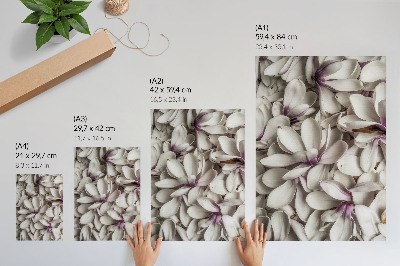 Dekorativ väggaffisch Vita kronblad i lila blommönster natureffekt