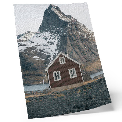 Affisch Bergslandskap, trähus, snötäckta toppar