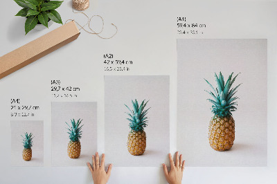 Dekorativ väggaffisch Ananas med turkosa blad på en vit bakgrund