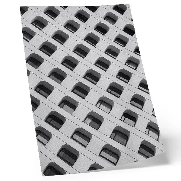 Poster en minimalistisk fasad med upprepade former