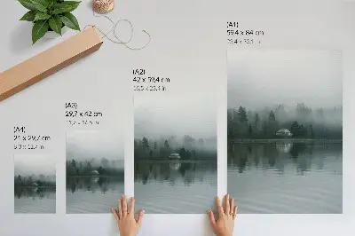 Poster dimma, träd, hus, reflektion och ett tyst landskap