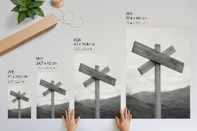Hållbar väggposter Träskylt med ett bergslandskap i bakgrunden i svartvitt