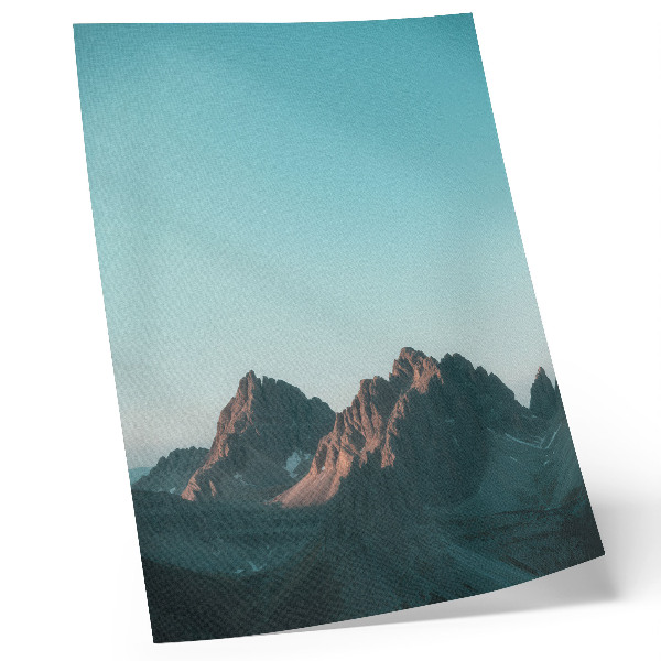 Poster Imponerande berg under en klarblå himmel