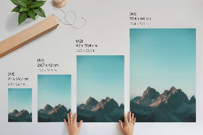 Poster Imponerande berg under en klarblå himmel