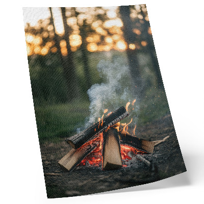 Dekorativ väggaffisch En brasa mot bakgrund av skog och rök