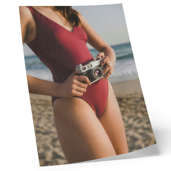 Hållbar väggposter Strandvibe vinröd kostym kamerafotografering
