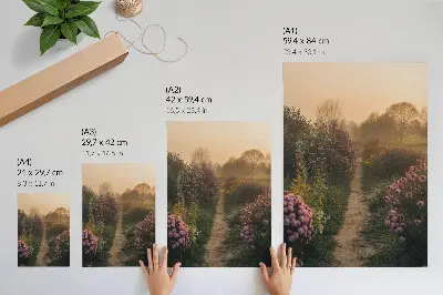 Hållbar väggposter charmig trädgårdsstig med blommor i morgondimma