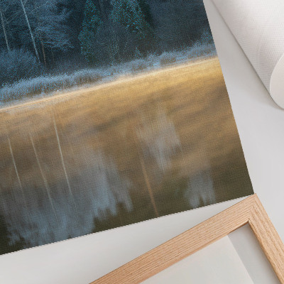 Poster En tyst skog över vattenytan, en mystisk aura