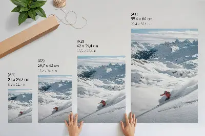 Hållbar väggposter skidåkare i aktion med vita berg och blå himmel