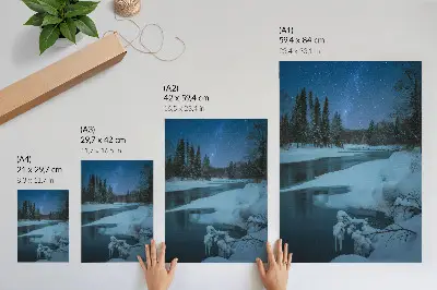 Hållbar väggposter vinterlandskap med flod, träd och stjärnhimmel