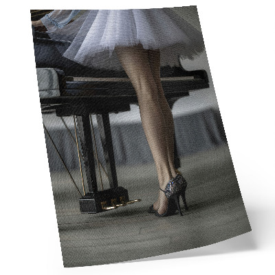 Dekorativ väggaffisch Ballerina vid pianot, elegans och delikatess