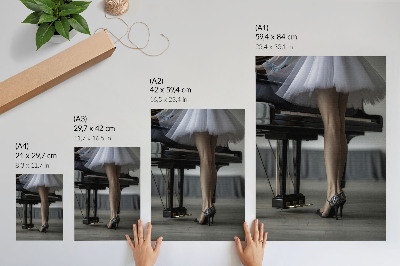 Dekorativ väggaffisch Ballerina vid pianot, elegans och delikatess