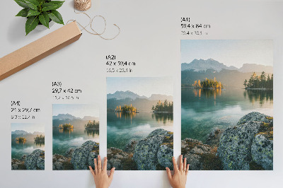 Poster Berg, sjö, ö, dimmig morgon