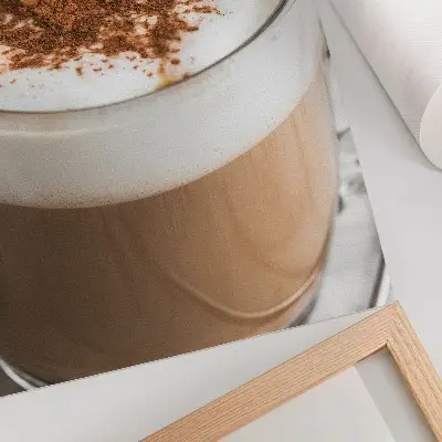 Dekorativ väggaffisch kaffe med skum i harmoniska och varma färger