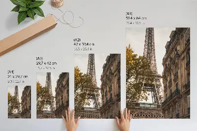 Hållbar väggposter med motiv av Eiffeltornets arkitektur i trä med varma färger