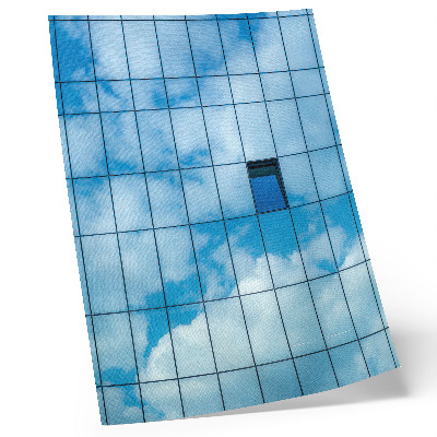 Poster En glasfasad som speglar himlen och molnen