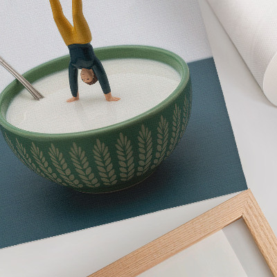 Poster Figur i en skål med mjölk med gröna blad