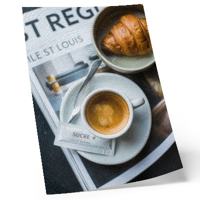 Dekorativ väggaffisch Svart och vit bakgrund kaffe croissant elegans avkoppling