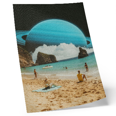 Hållbar väggposter Strand med planeten ovanför vattnet på en solig dag