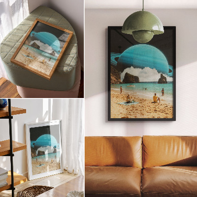 Hållbar väggposter Strand med planeten ovanför vattnet på en solig dag