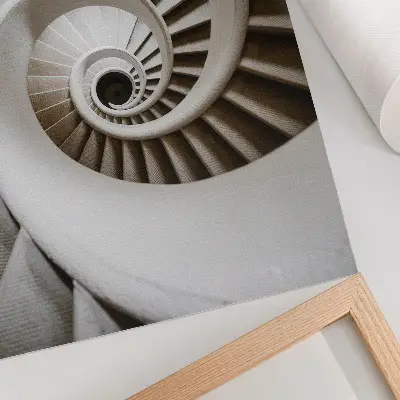 Poster spiraltopp med modern arkitektur