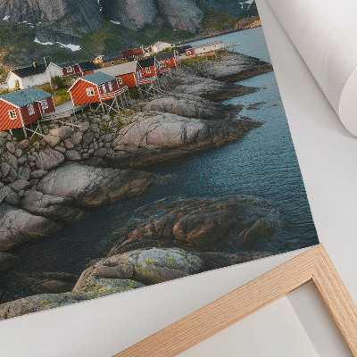 Affisch Röda hus fjord berg solnedgång