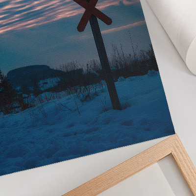 Poster Atmosfäriskt vinterlandskap, färgglada moln, ensamt tecken