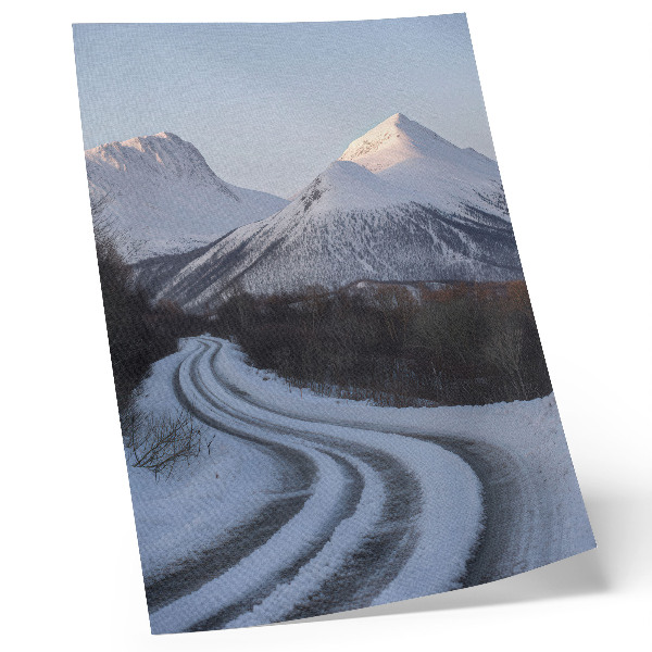 Poster Vinterlandskap berg väg kurvor skönhet