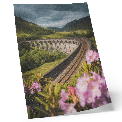 Hållbar väggposter Stenviadukt gröna kullar pastellblommor