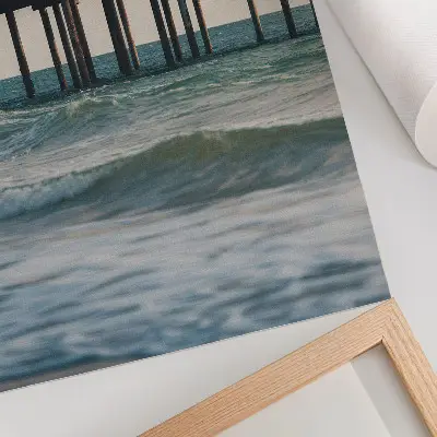 Poster Gula hus vid havet med motiv av modernitet och fred